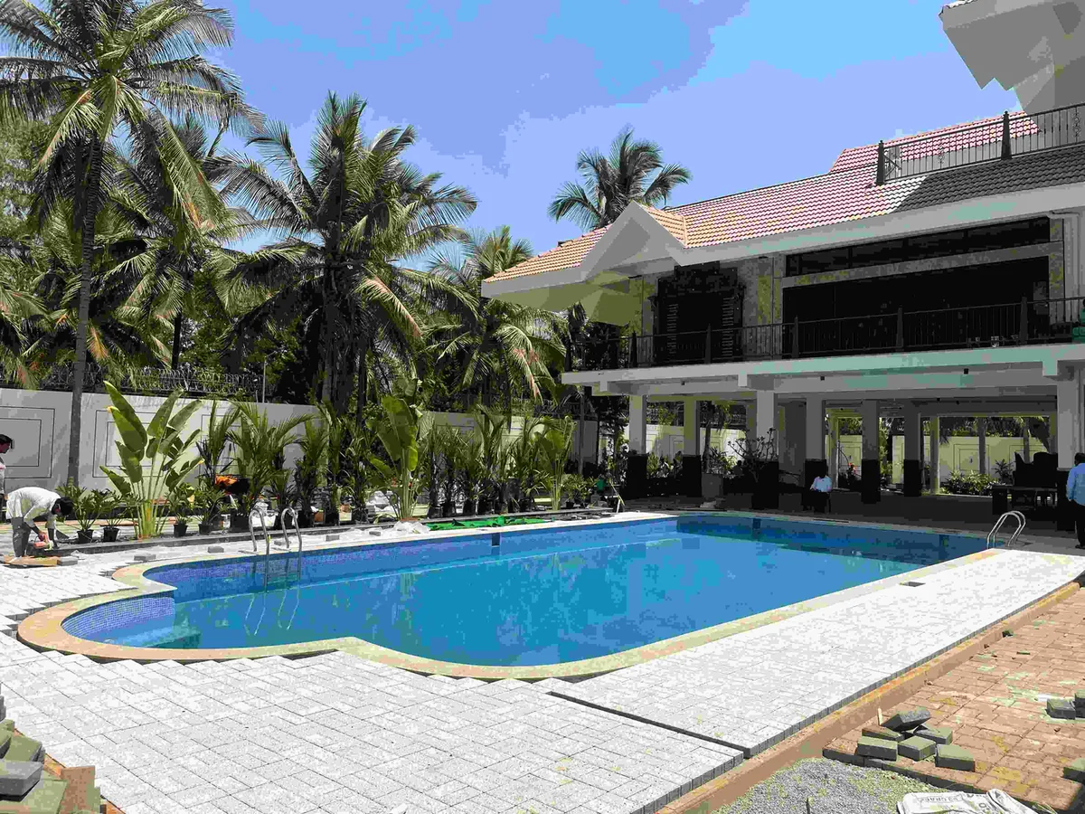Swimming pool at Manjunath Farm House, Solur